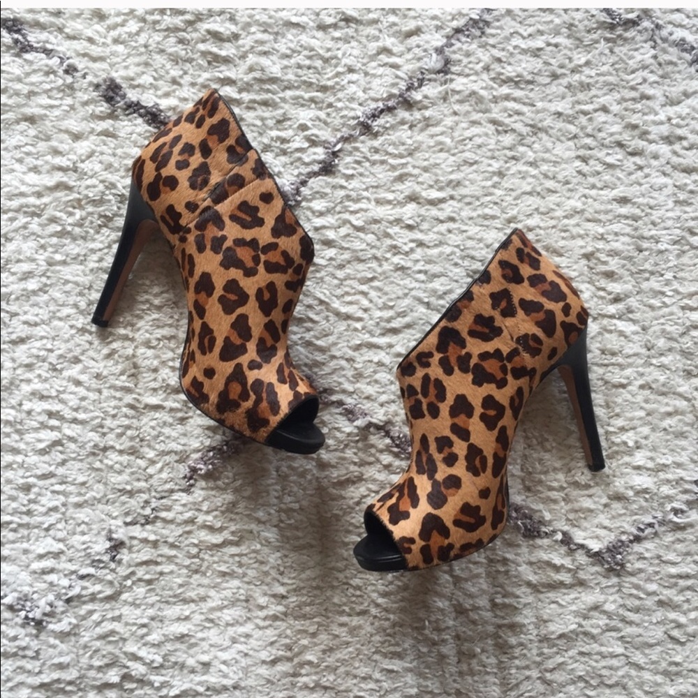 BCBG MAXAZRIA Leopard Peep Toe Darien Sexy booties